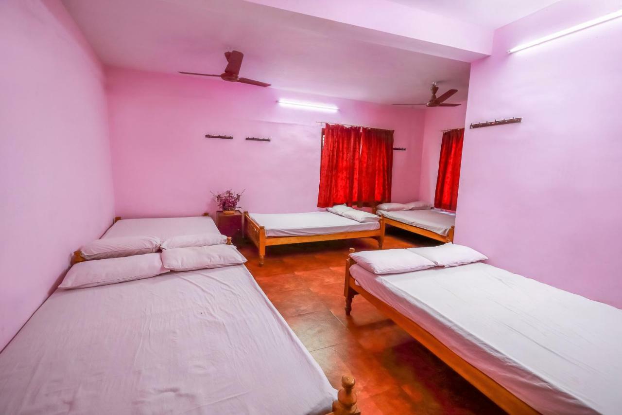 Sri Udupi Hotel Thiruvananthapuram Eksteriør bilde
